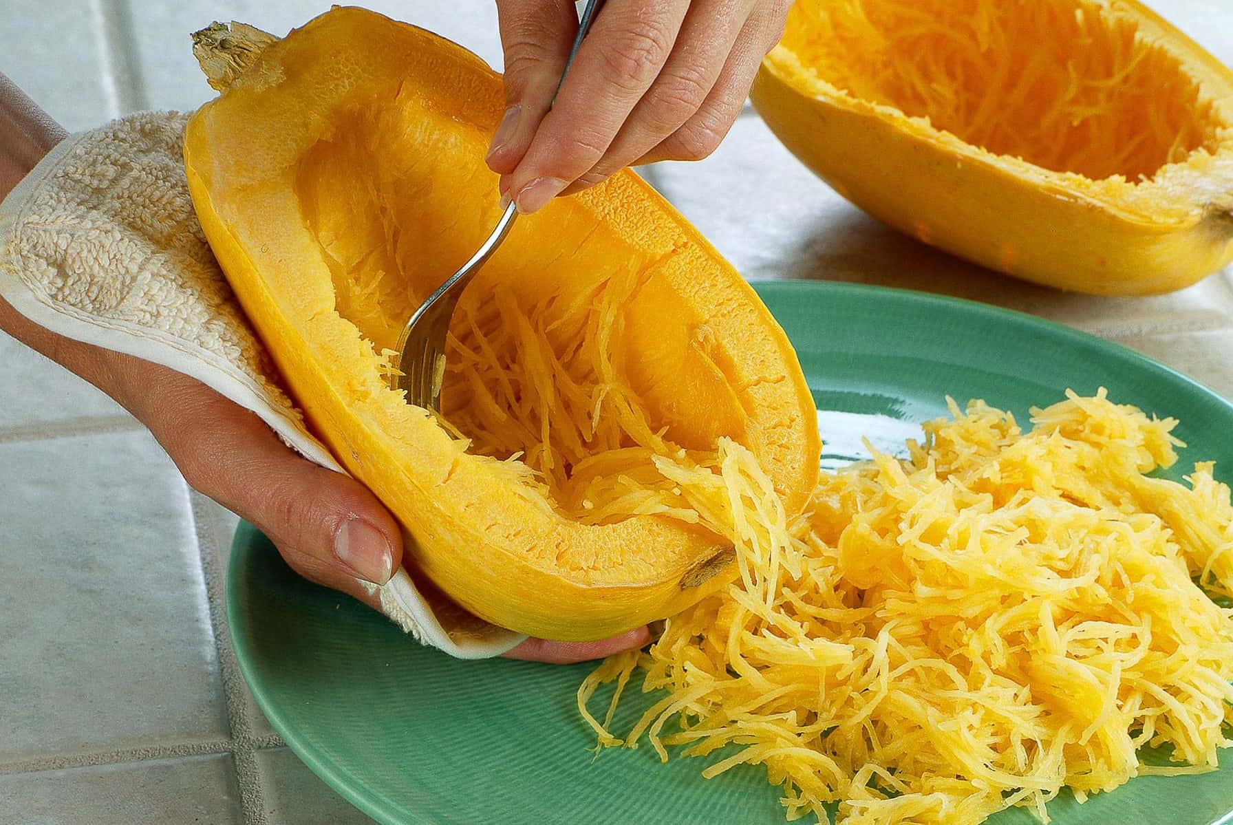 25-facts-about-spaghetti-squash-1721019220.jpg
