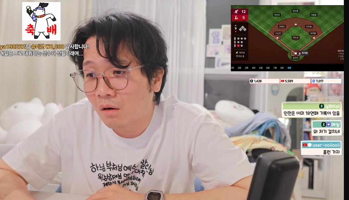 EyLrWX.jpg